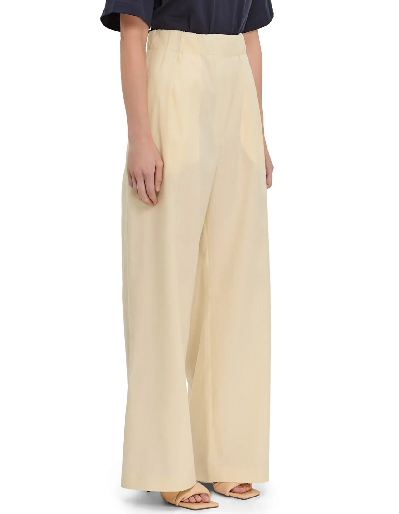 PLEATED WOOL TROUSERS