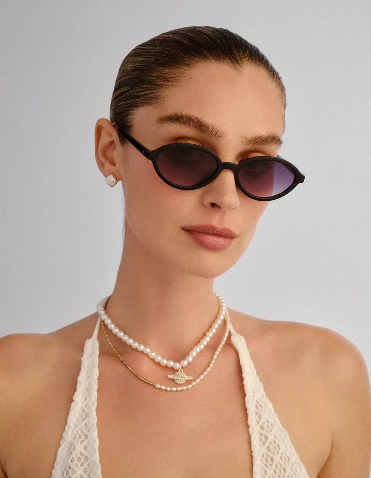 PYXIS BLACK OVAL SUNGLASSES