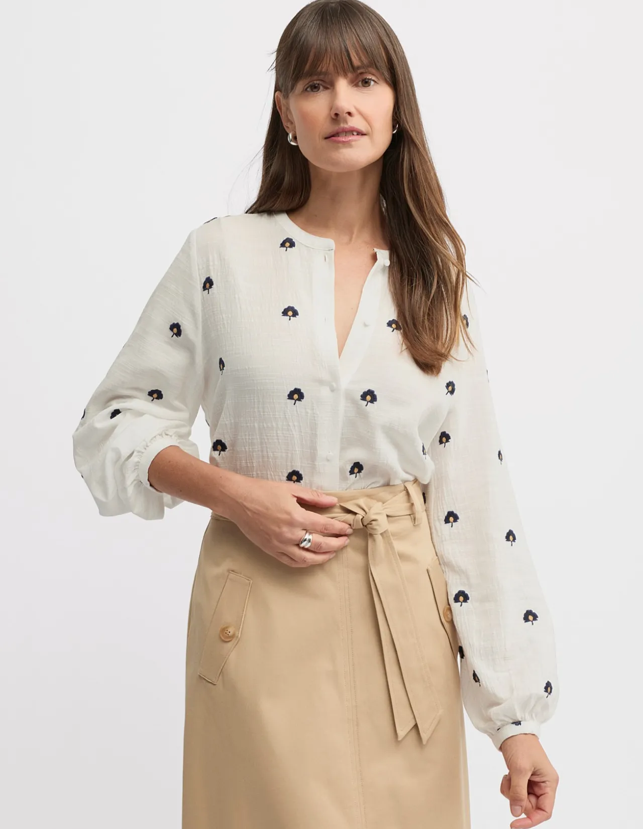 QUEENS EMBROIDERED SHIRT