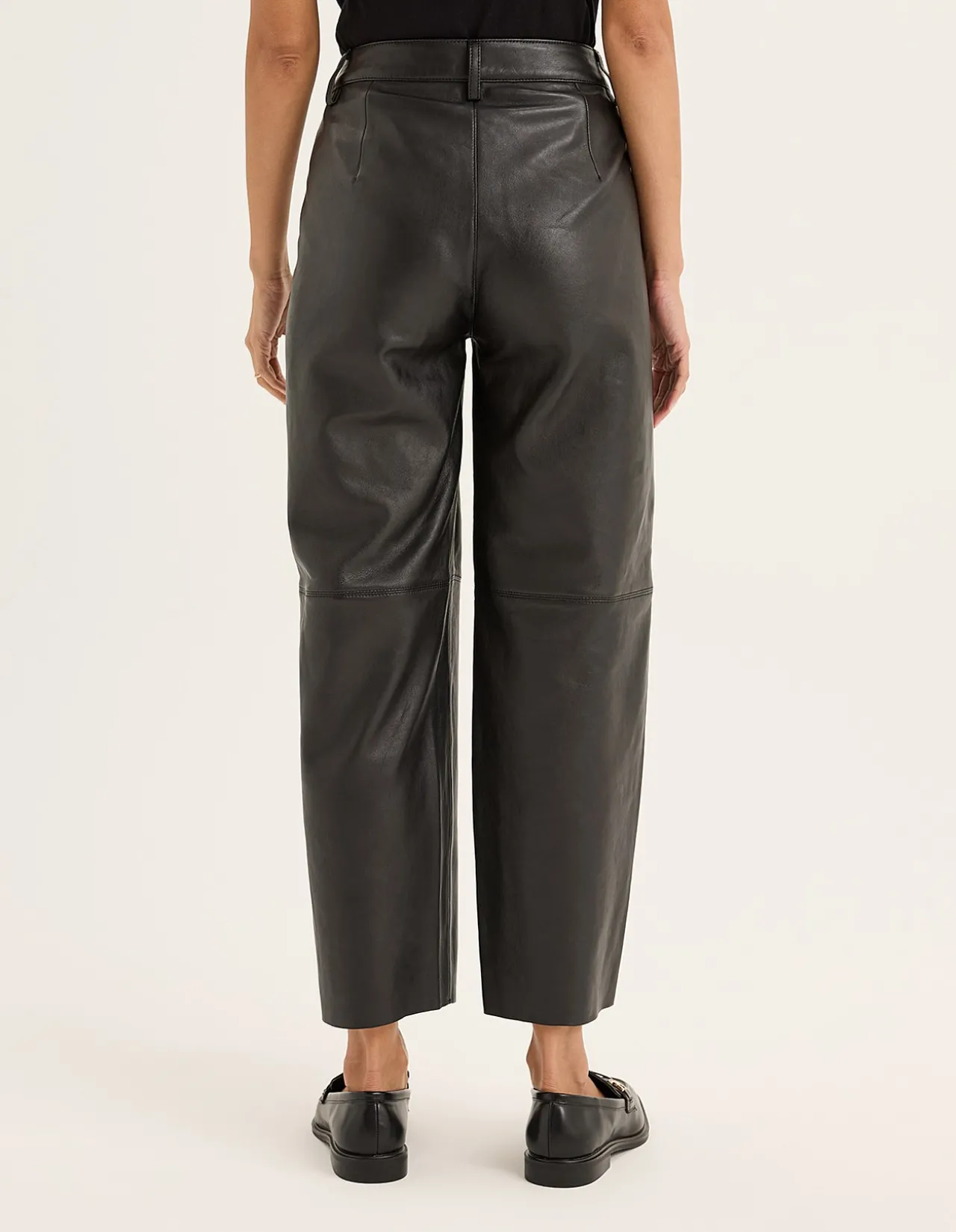 Raw Hide Pant with Sleek Design and Zip Closure