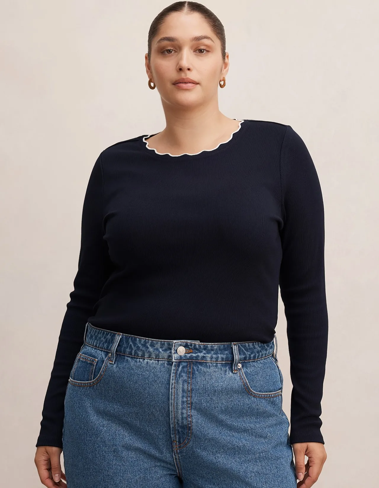 REBECCA CURVE SCALLOP LONG SLEEVES TOP