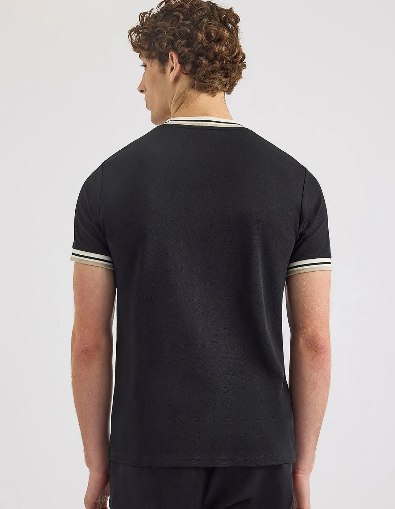 SEATON TEXTURED REGULAR FIT T-SHIRT BLACK