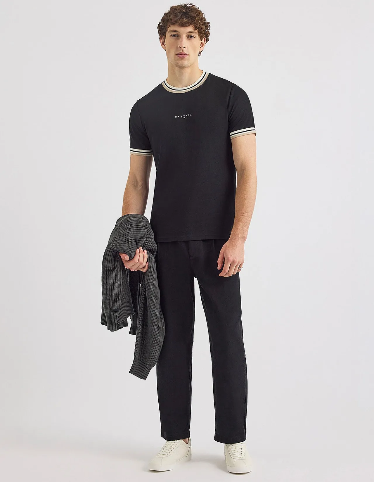 SEATON TEXTURED REGULAR FIT T-SHIRT BLACK