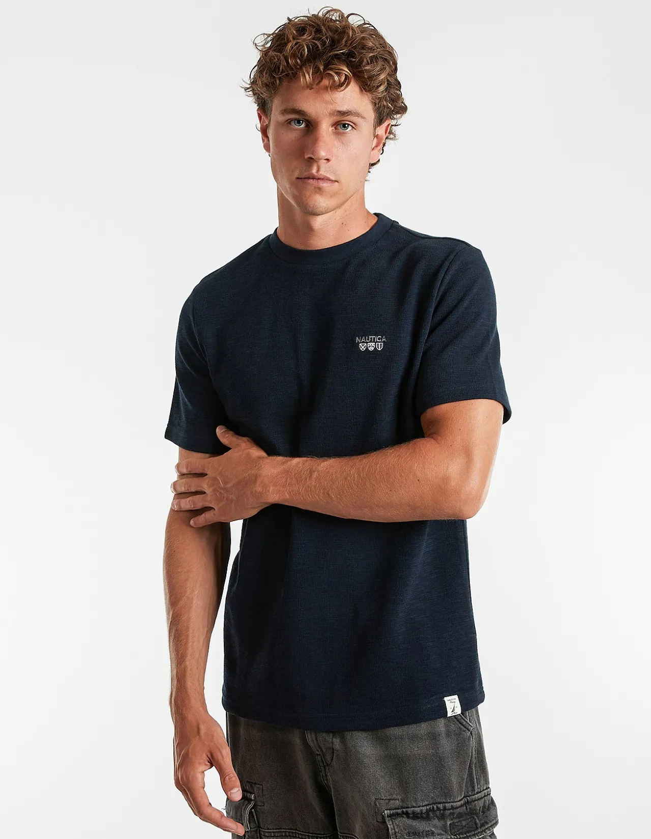 SHORT SLEEVE TEXTURED EMBROIDERED TEE