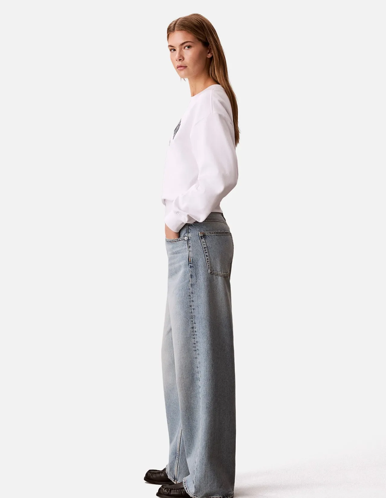 Signature 90s Straight Mid Rise Relaxed Jeans