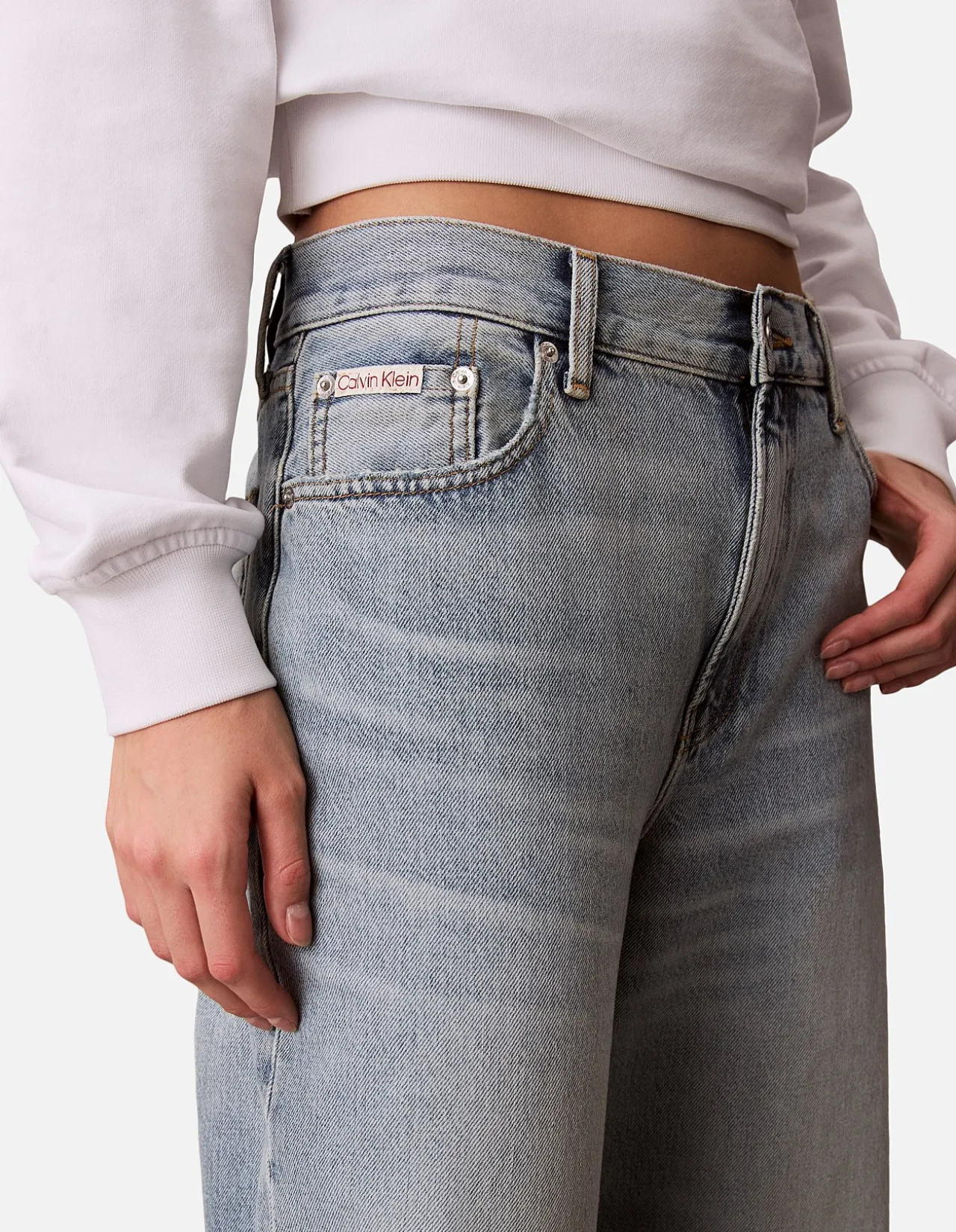 Signature 90s Straight Mid Rise Relaxed Jeans