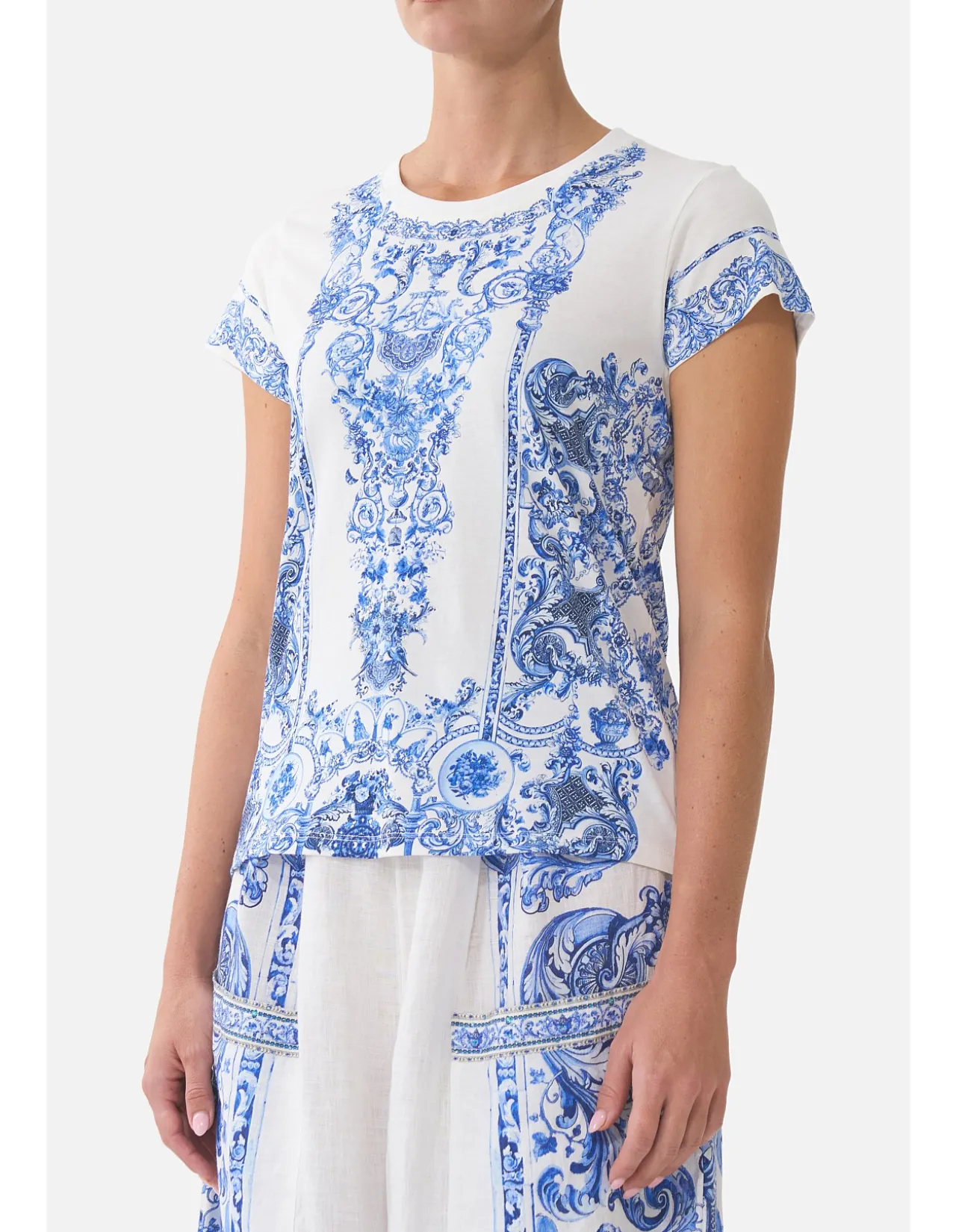 SLIM FIT ROUND NECK T-SHIRT