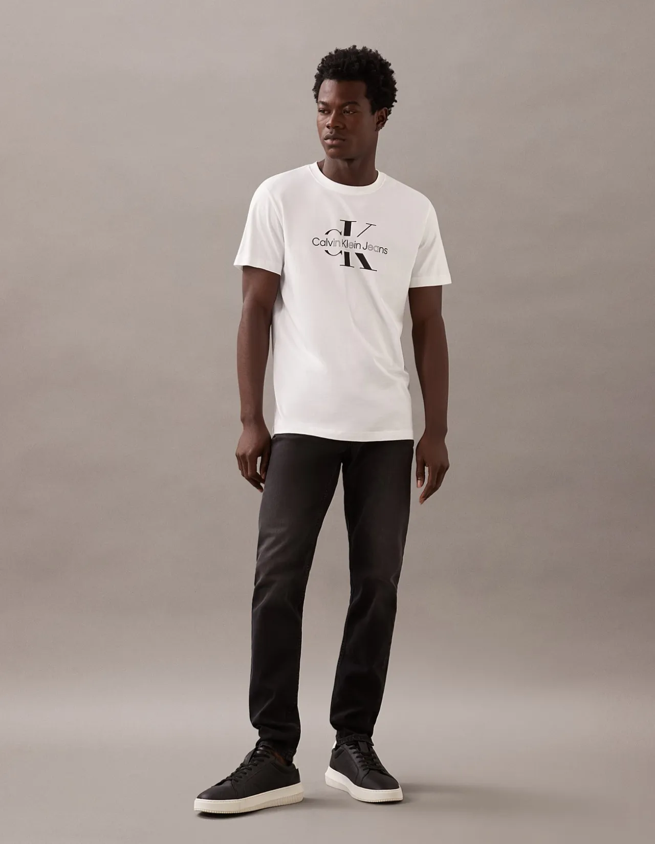 Slim Taper Essential Black Tapered Jeans