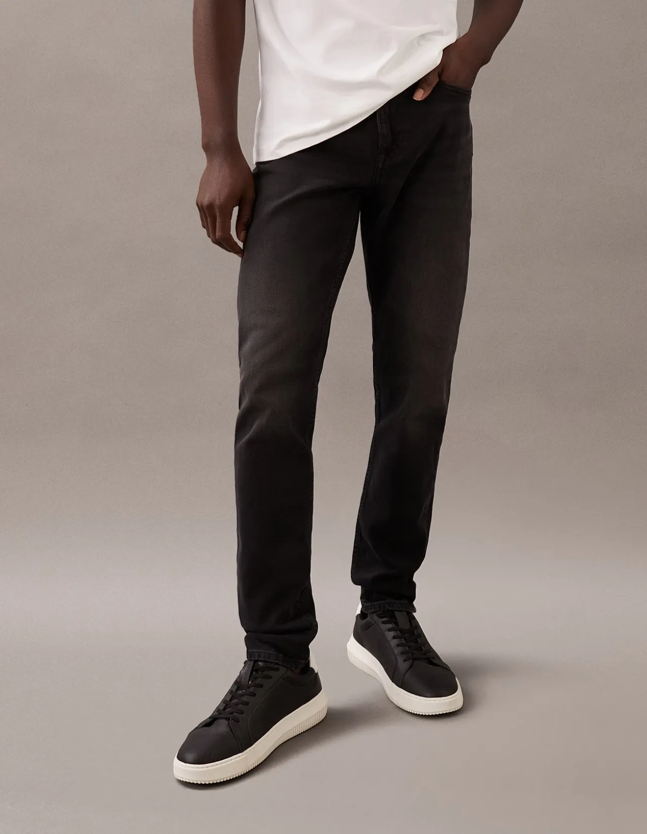 Slim Taper Essential Black Tapered Jeans