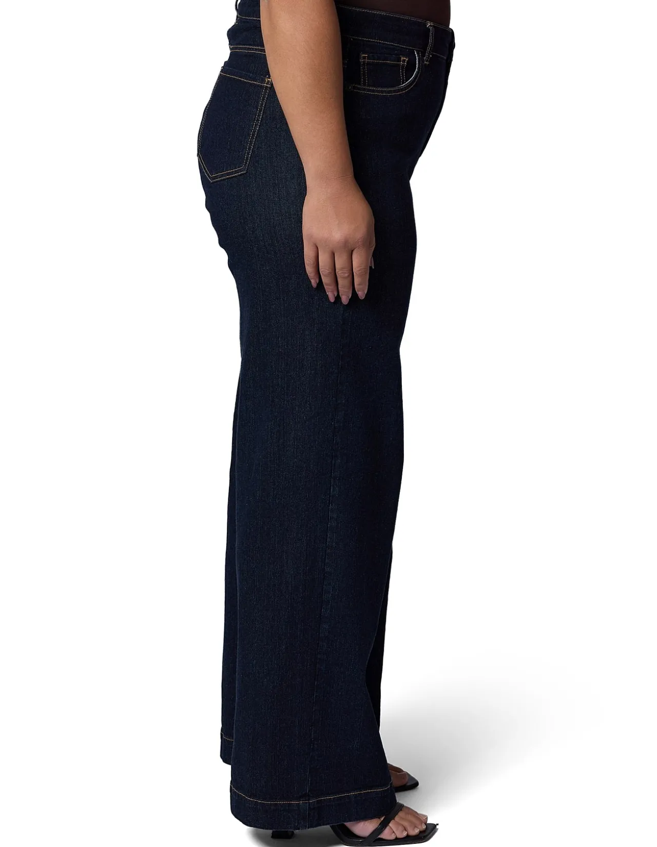 Sully Mid Rise Wide Leg Denim Jean