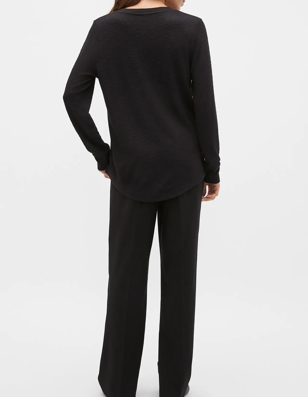 SUPERSOFT V NECK TOP