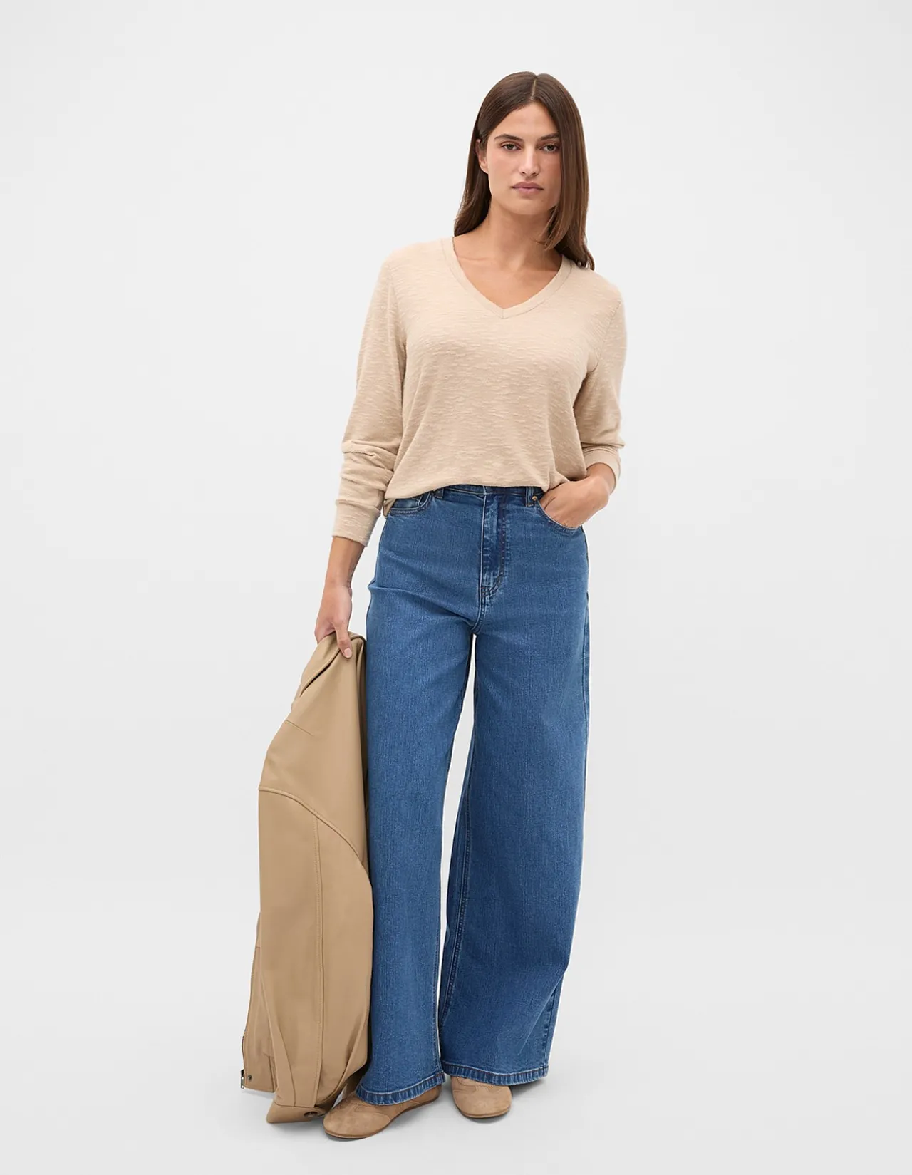 SUPERSOFT V NECK TOP