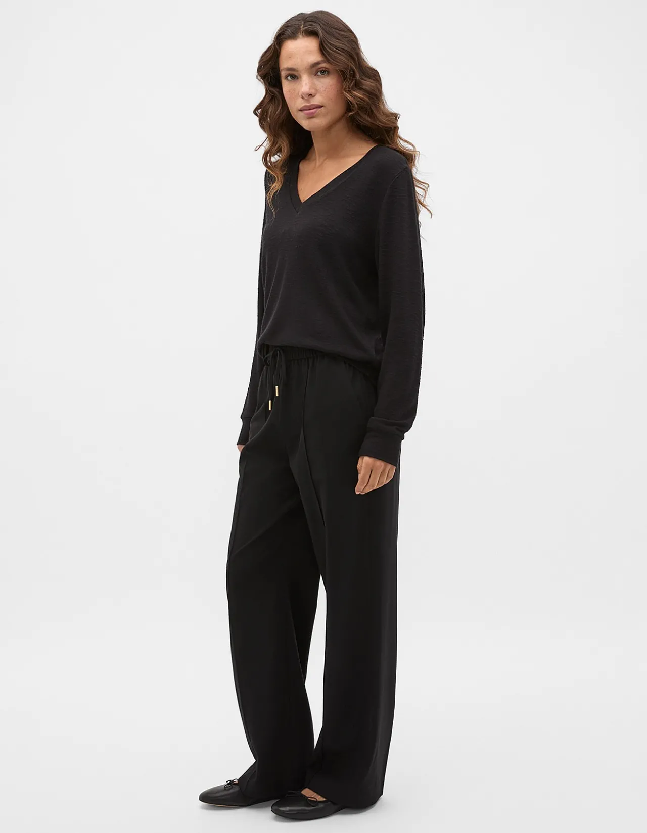 SUPERSOFT V NECK TOP