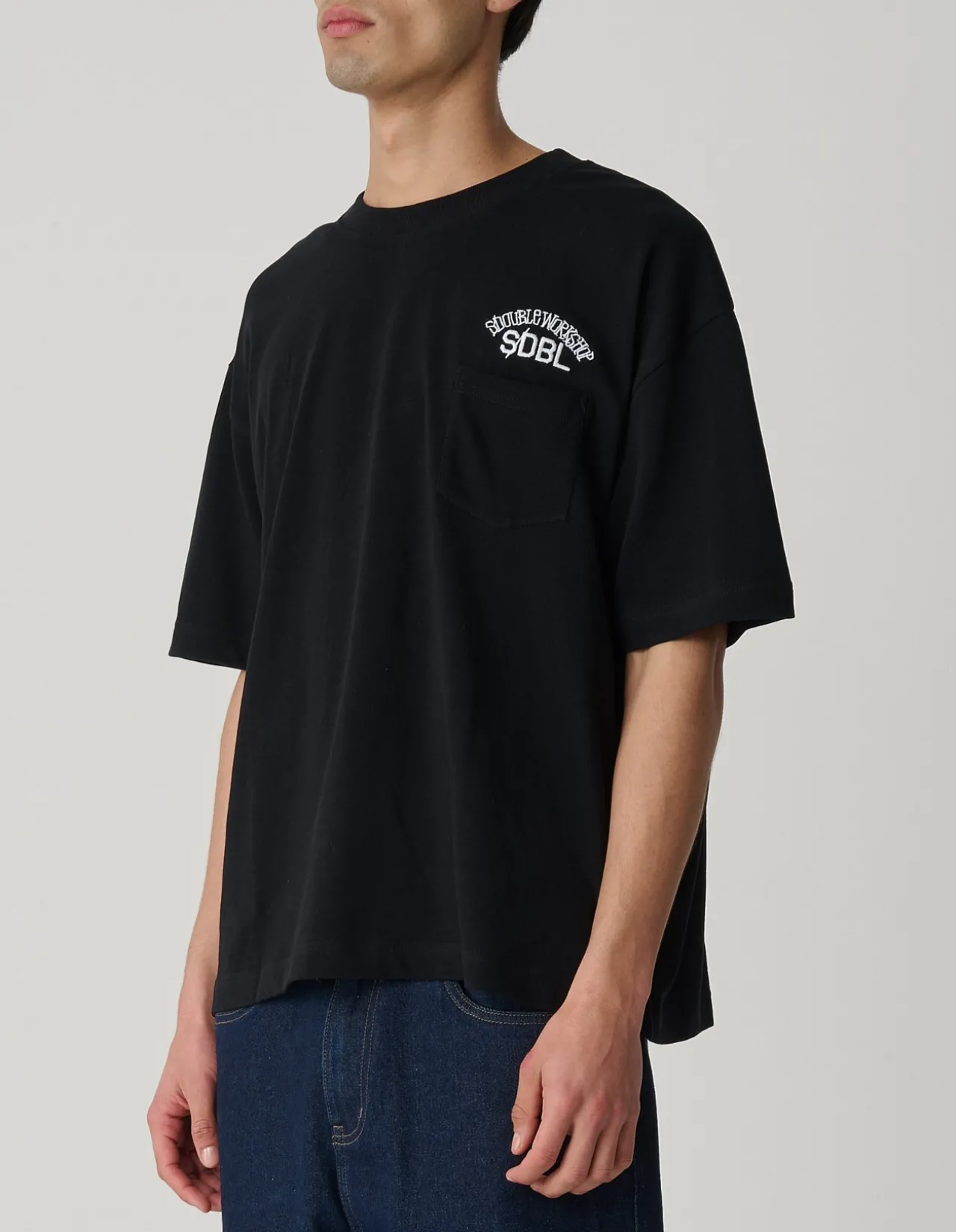 TEAM HEAVYWEIGHT POCKET T-SHIRT