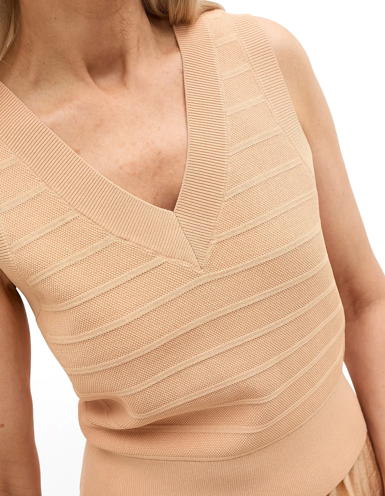 TEXTURED KNIT VEST