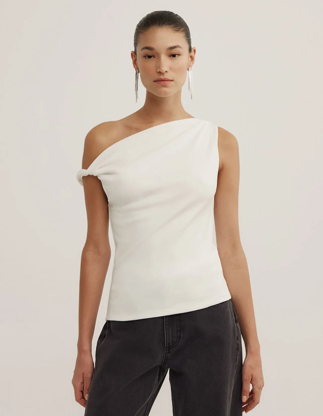 Twist Asymmetric Top
