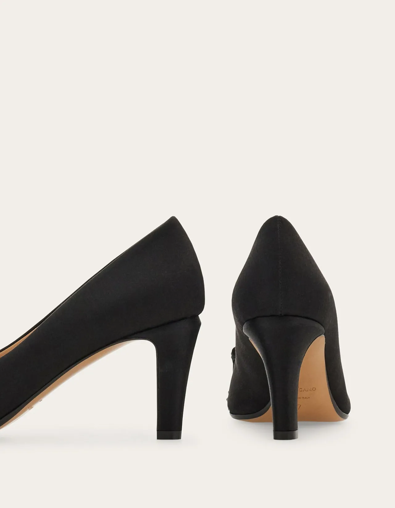 VARA BOW PUMP WITH CRYSTALS