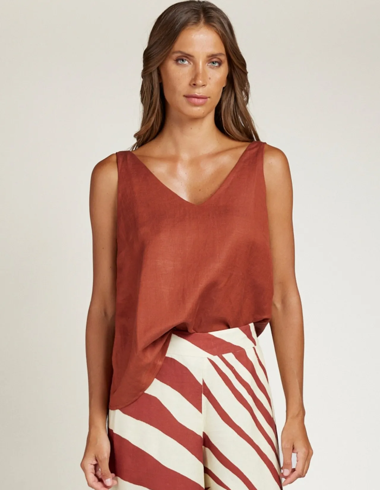 V BACK CAMI