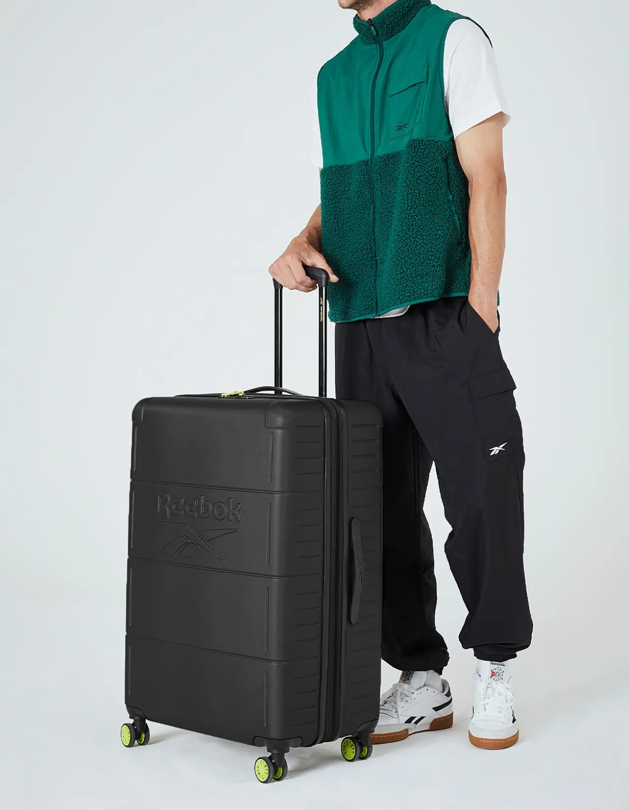 Wanderer 67cm Expandable Medium Suitcase Black