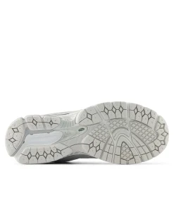 WOMEN'S 2002 SNEAKER